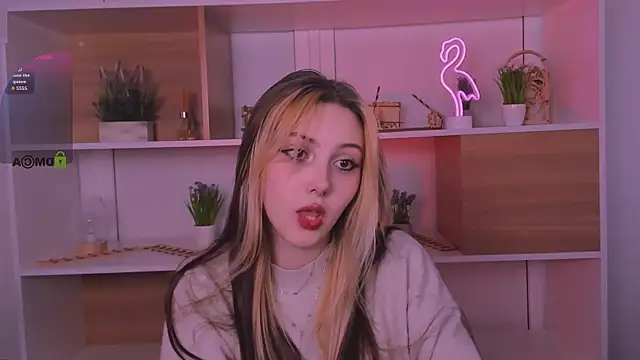 Snapshot of luna_tin chatting on October 17, 2025, 8:39 am luna tin online show from October 17, 2025, 8:39 am