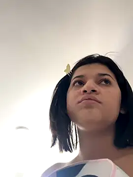 Snapshot of MaskedGirl_ chatting on October 5, 2025, 1:09 pm MaskedGirl online show from October 5, 2025, 1:09 pm