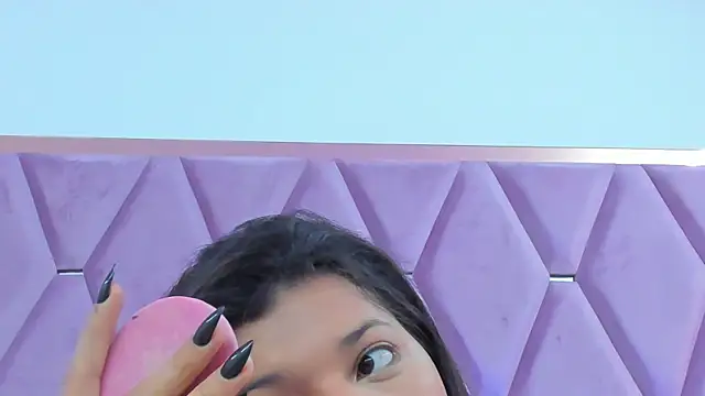 Snapshot of MaskedGirl_ chatting on October 17, 2025, 11:46 am MaskedGirl online show from October 17, 2025, 11:46 am