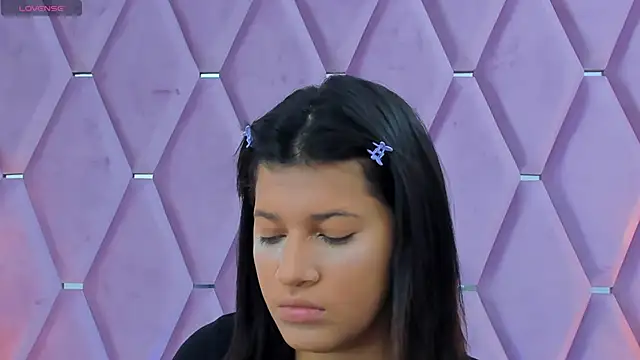 Snapshot of MaskedGirl_ chatting on October 21, 2025, 11:55 am MaskedGirl online show from October 21, 2025, 11:55 am