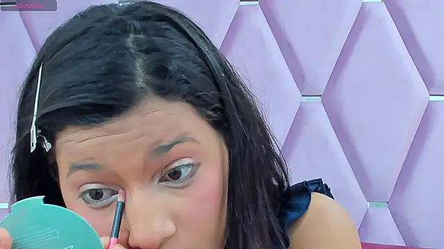 Snapshot of MaskedGirl_ chatting on October 29, 2025, 12:07 pm MaskedGirl online show from October 29, 2025, 12:07 pm