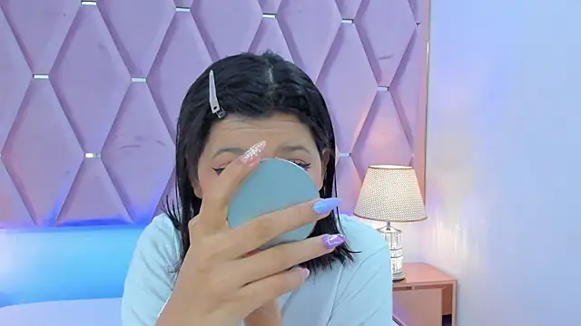 Snapshot of MaskedGirl_ chatting on November 14, 2025, 12:15 pm MaskedGirl online show from November 14, 2025, 12:15 pm