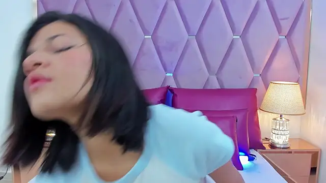 Snapshot of MaskedGirl_ chatting on November 19, 2025, 12:16 pm MaskedGirl online show from November 19, 2025, 12:16 pm