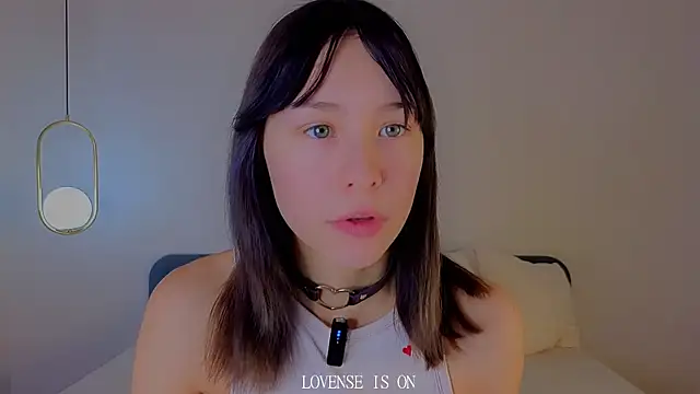 Snapshot of BritniBers chatting on November 19, 2025, 2:55 am BritniBers online show from November 19, 2025, 2:55 am