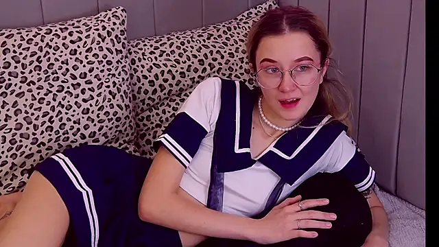 Snapshot of MaeLili chatting on November 7, 2025, 4:56 am MaeLili online show from November 7, 2025, 4:56 am