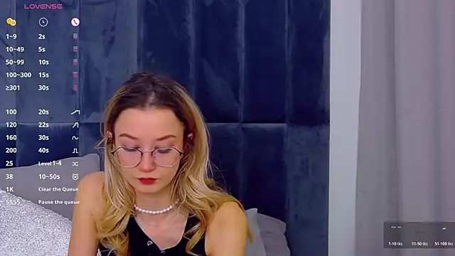 Snapshot of MaeLili chatting on November 12, 2025, 4:13 am MaeLili online show from November 12, 2025, 4:13 am