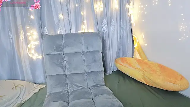 Snapshot of Jade-0906 chatting on September 17, 2025, 11:17 pm Jade-0906 online show from September 17, 2025, 11:17 pm