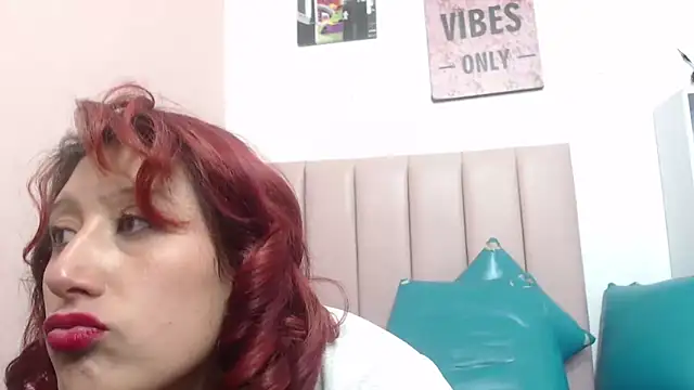 Chloe Wiild online show from November 11, 2025, 3:50 am