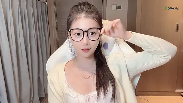 Snapshot of Makinghappymyself_ chatting on November 18, 2025, 1:37 pm Makinghappymyself online show from November 18, 2025, 1:37 pm