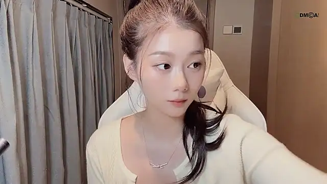 Snapshot of Makinghappymyself_ chatting on November 26, 2025, 1:12 pm Makinghappymyself online show from November 26, 2025, 1:12 pm