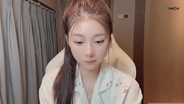 Snapshot of Makinghappymyself_ chatting on December 2, 2025, 2:45 pm Makinghappymyself online show from December 2, 2025, 2:45 pm