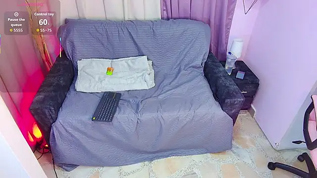 Snapshot of DaniniAnderson chatting on October 15, 2025, 3:39 am DaniniAnderson online show from October 15, 2025, 3:39 am