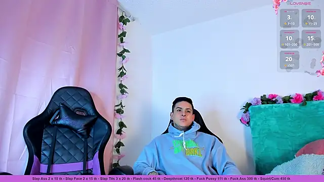 Sarahandzack online show from December 17, 2025, 7:09 pm