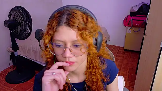 Snapshot of Birdie_0 chatting on October 2, 2025, 3:30 pm Birdie 0 online show from October 2, 2025, 3:30 pm