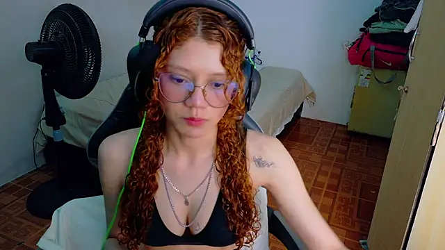 Snapshot of Birdie_0 chatting on October 27, 2025, 1:59 pm Birdie 0 online show from October 27, 2025, 1:59 pm