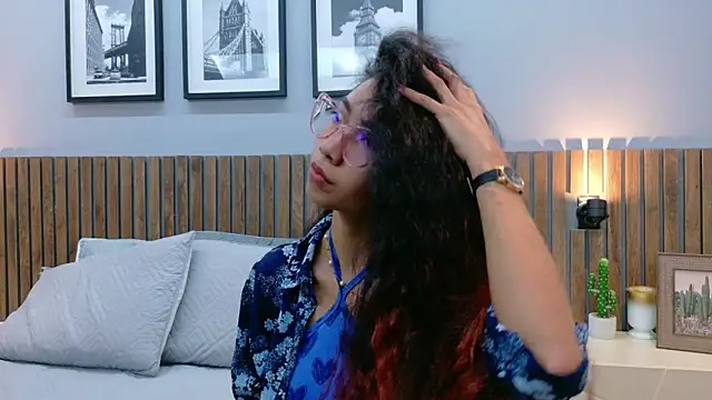 luna roja25 online show from November 25, 2025, 1:33 pm