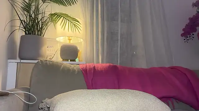 KayleeBella online show from September 16, 2025, 8:43 pm