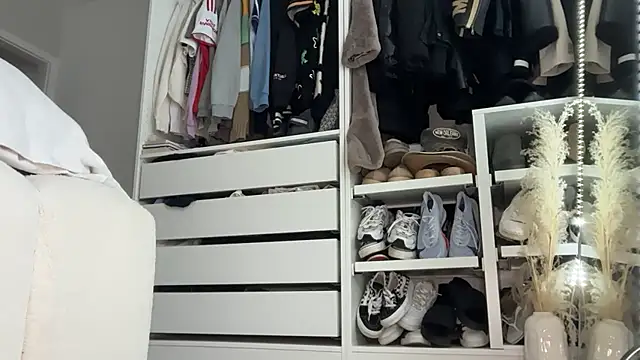 KayleeBella online show from October 11, 2025, 1:31 pm