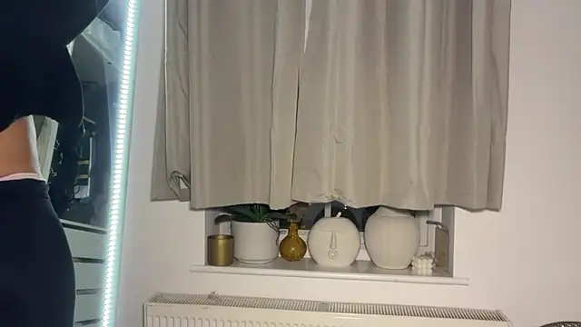 KayleeBella online show from November 3, 2025, 7:59 pm