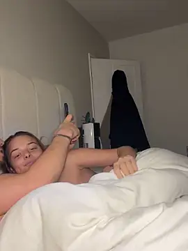 KayleeBella online show from November 15, 2025, 5:20 pm