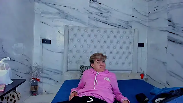 Snapshot of Ari_and_Storm chatting on September 12, 2025, 2:50 pm Ari and Storm online show from September 12, 2025, 2:50 pm