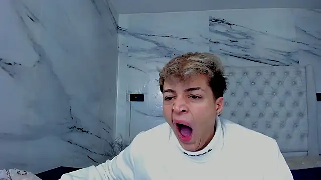 Snapshot of Ari_and_Storm chatting on September 13, 2025, 1:33 pm Ari and Storm online show from September 13, 2025, 1:33 pm