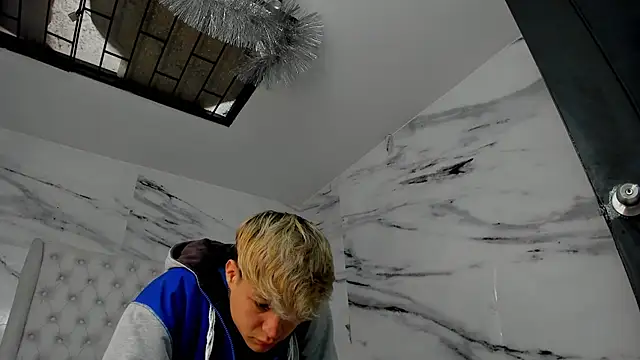 Snapshot of Ari_and_Storm chatting on September 17, 2025, 1:46 pm Ari and Storm online show from September 17, 2025, 1:46 pm