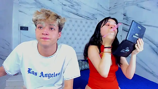 Snapshot of Ari_and_Storm chatting on September 23, 2025, 9:07 pm Ari and Storm online show from September 23, 2025, 9:07 pm