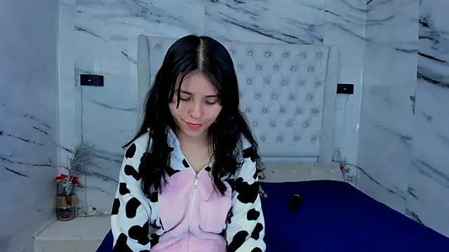 Snapshot of Ari_and_Storm chatting on September 30, 2025, 2:33 pm Ari and Storm online show from September 30, 2025, 2:33 pm