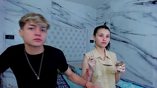 Snapshot of Ari_and_Storm chatting on October 9, 2025, 12:19 am Ari and Storm online show from October 9, 2025, 12:19 am