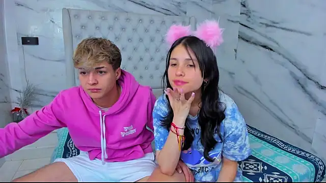 Snapshot of Ari_and_Storm chatting on October 16, 2025, 1:45 pm Ari and Storm online show from October 16, 2025, 1:45 pm