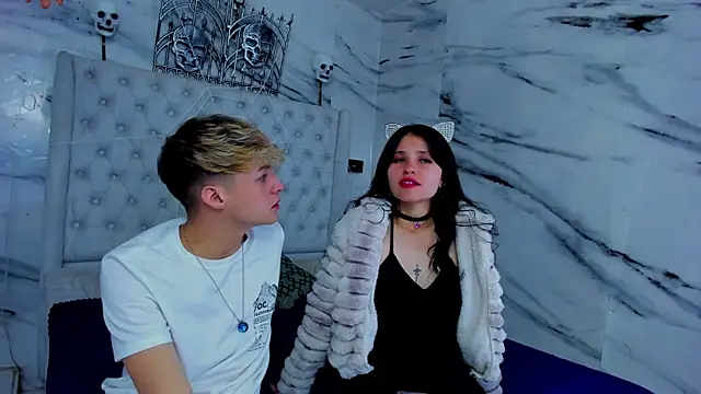 Snapshot of Ari_and_Storm chatting on November 1, 2025, 4:03 am Ari and Storm online show from November 1, 2025, 4:03 am