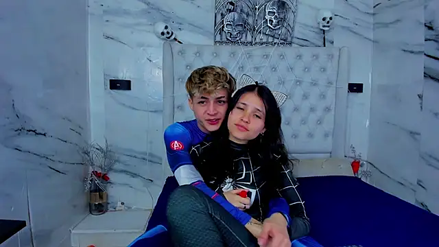 Snapshot of Ari_and_Storm chatting on November 5, 2025, 11:27 pm Ari and Storm online show from November 5, 2025, 11:27 pm