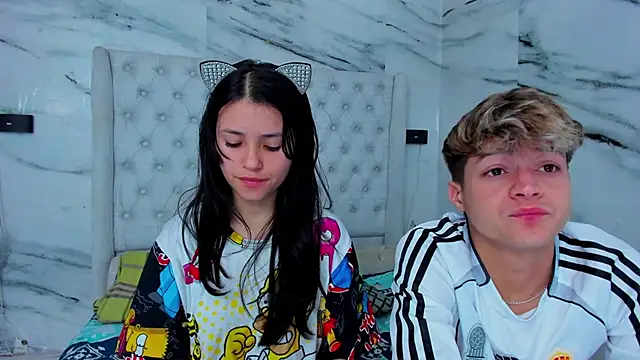 Snapshot of Ari_and_Storm chatting on November 20, 2025, 1:11 pm Ari and Storm online show from November 20, 2025, 1:11 pm