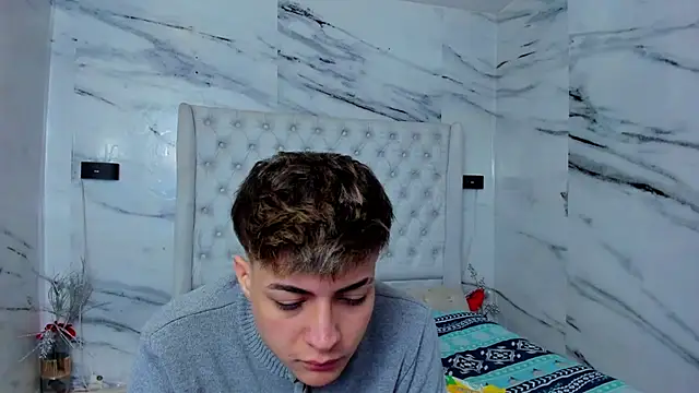 Snapshot of Ari_and_Storm chatting on November 21, 2025, 1:10 pm Ari and Storm online show from November 21, 2025, 1:10 pm