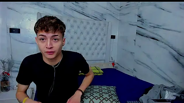 Snapshot of Ari_and_Storm chatting on November 25, 2025, 1:33 pm Ari and Storm online show from November 25, 2025, 1:33 pm