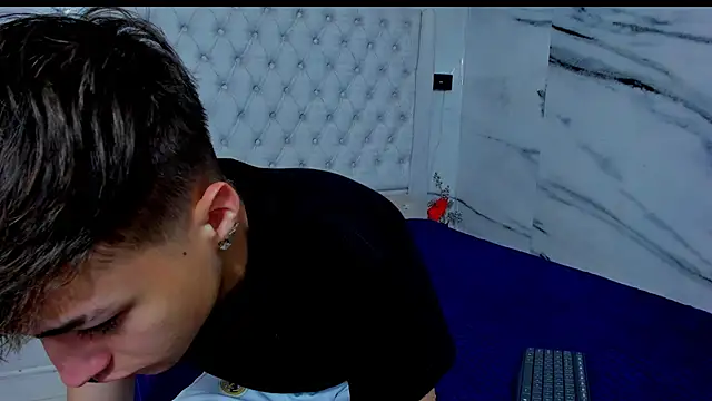 Snapshot of Ari_and_Storm chatting on November 29, 2025, 1:47 pm Ari and Storm online show from November 29, 2025, 1:47 pm