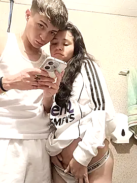 Snapshot of Ari_and_Storm chatting on November 30, 2025, 2:43 pm Ari and Storm online show from November 30, 2025, 2:43 pm