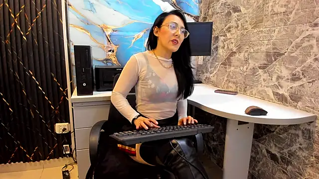 Scarlett 14  online show from September 18, 2025, 3:19 am