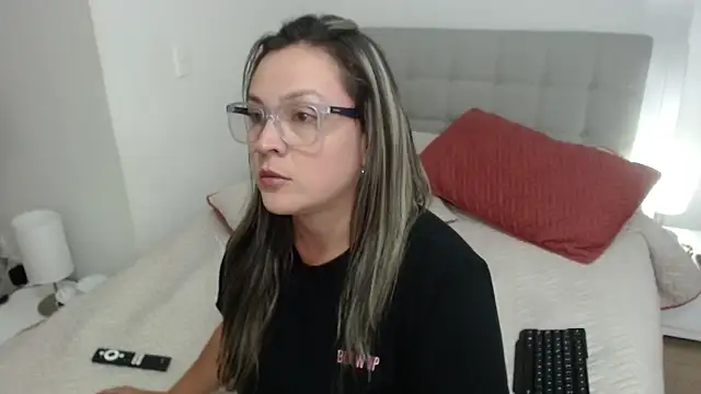 Snapshot of sophie_lopez1 chatting on September 13, 2025, 4:23 am sophie lopez1 online show from September 13, 2025, 4:23 am