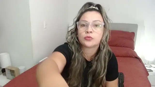 Snapshot of sophie_lopez1 chatting on October 11, 2025, 3:39 am sophie lopez1 online show from October 11, 2025, 3:39 am