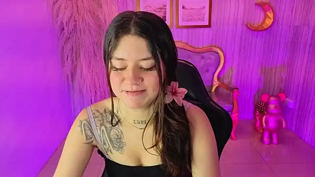 ivy lodge s online show from September 27, 2025, 8:47 pm