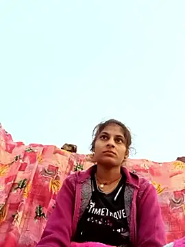 Snapshot of Jyoti_thakurr chatting on November 18, 2025, 1:33 am Jyoti thakurr online show from November 18, 2025, 1:33 am