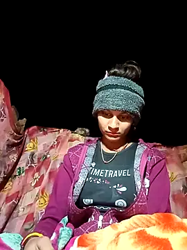 Snapshot of Jyoti_thakurr chatting on November 28, 2025, 10:34 pm Jyoti thakurr online show from November 28, 2025, 10:34 pm