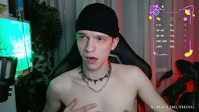 frozen boy online show from November 13, 2025, 4:06 pm