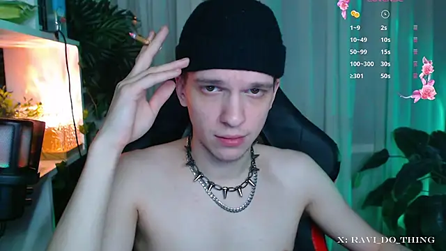 frozen boy online show from November 14, 2025, 4:38 pm