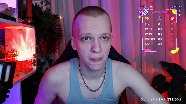 frozen boy online show from November 21, 2025, 7:12 pm