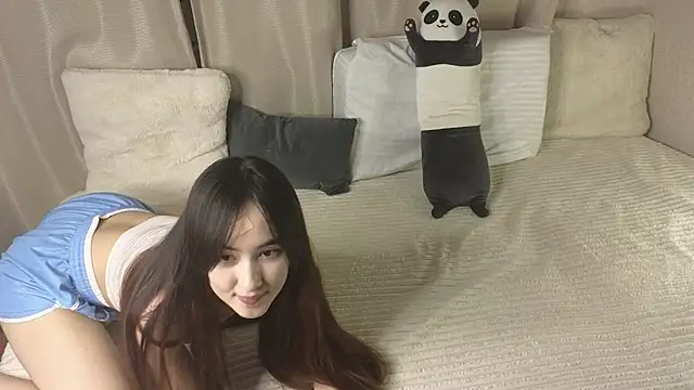 SakuraVelvet online show from September 17, 2025, 3:35 pm