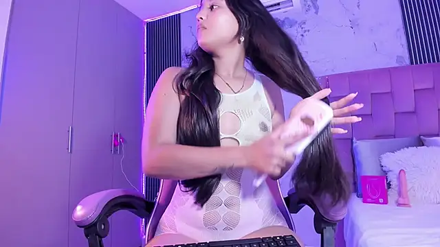 Snapshot of Laly_Cherry_ chatting on September 24, 2025, 12:30 pm Laly Cherry online show from September 24, 2025, 12:30 pm