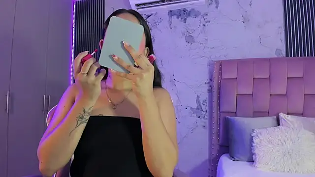 Snapshot of Laly_Cherry_ chatting on September 25, 2025, 12:53 pm Laly Cherry online show from September 25, 2025, 12:53 pm